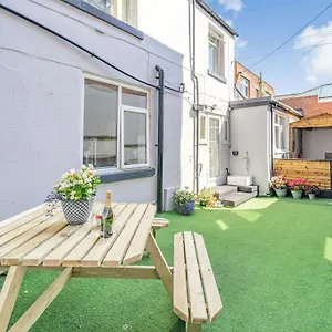  Holiday home The Ascot